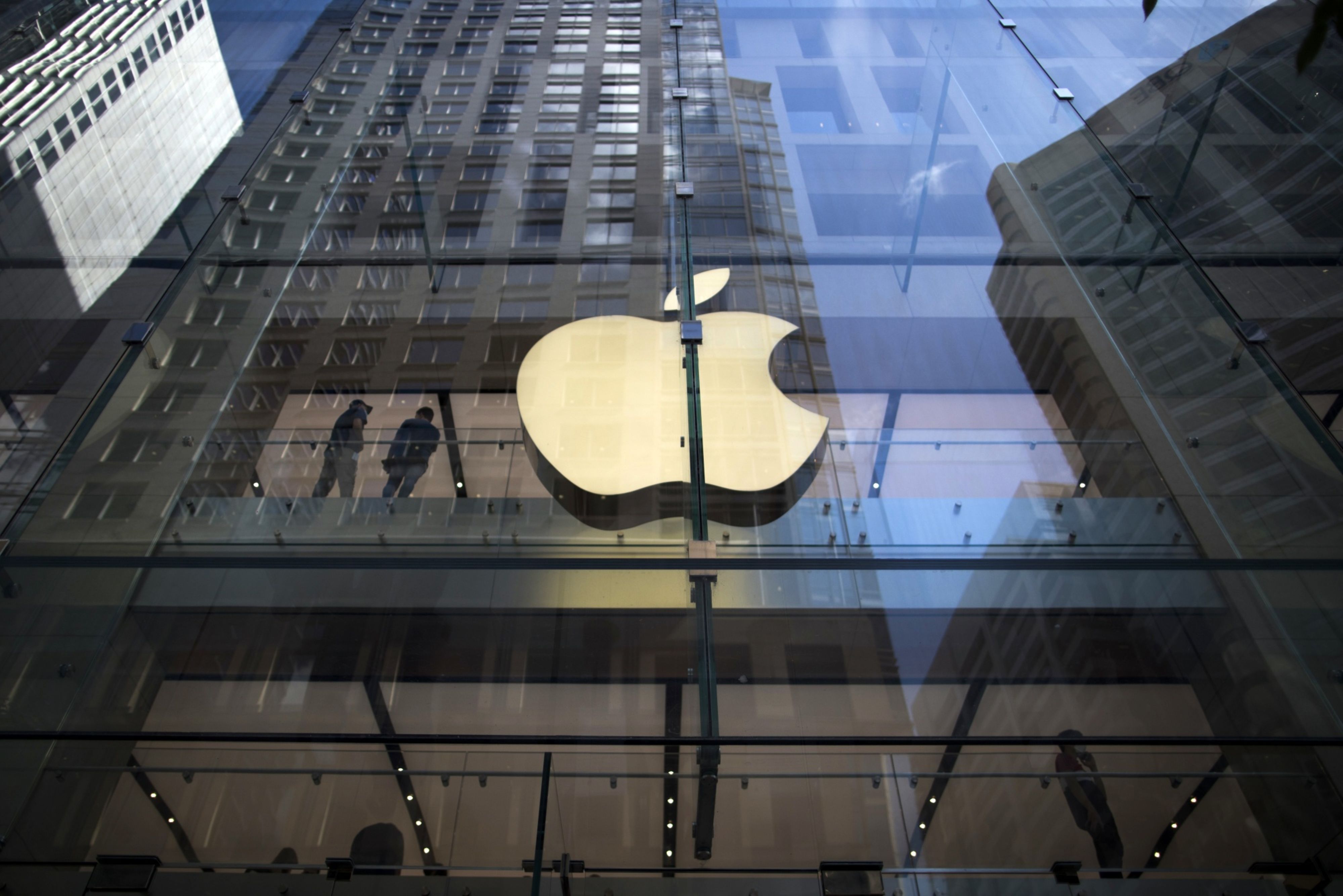 Apple sales miss estimates on sluggish economy, supply snags
