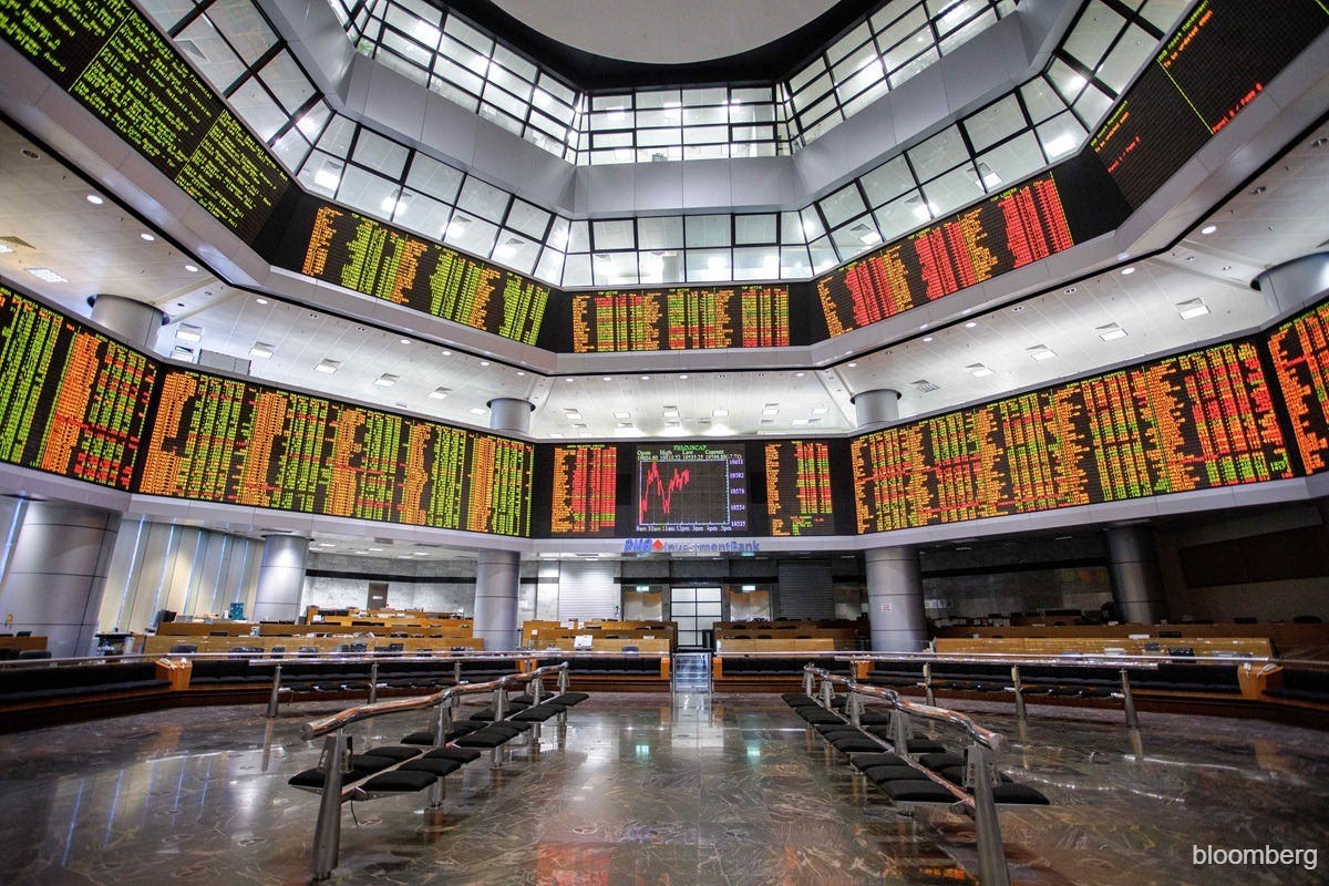 Malaysian Stocks Broadly Lower KLCI Plunges To One year Low After Wall malaysian-stocks-broadly-lower-klci-plunges-to-one-year-low-after-wall