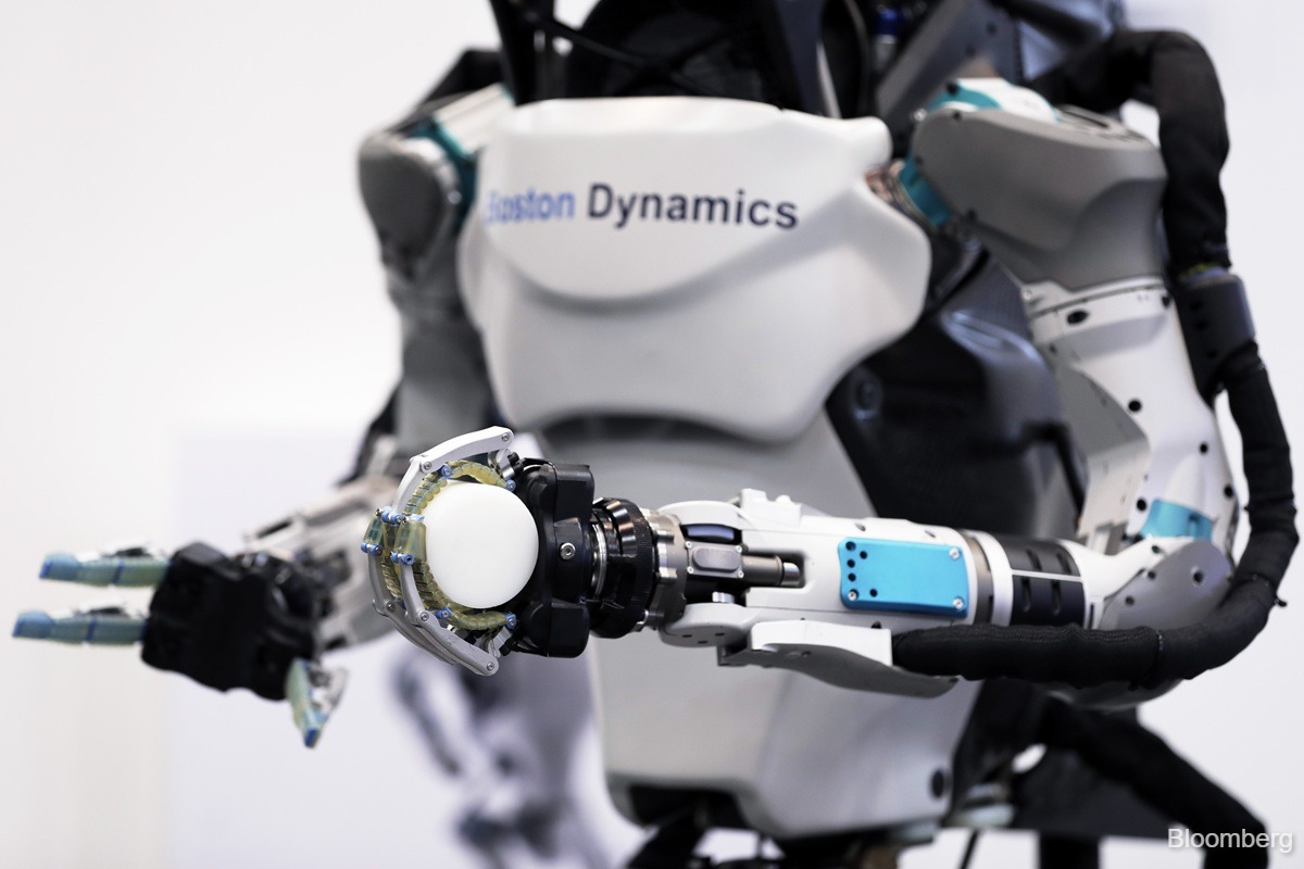 Hyundai unveils new humanoid robot for work in car factories