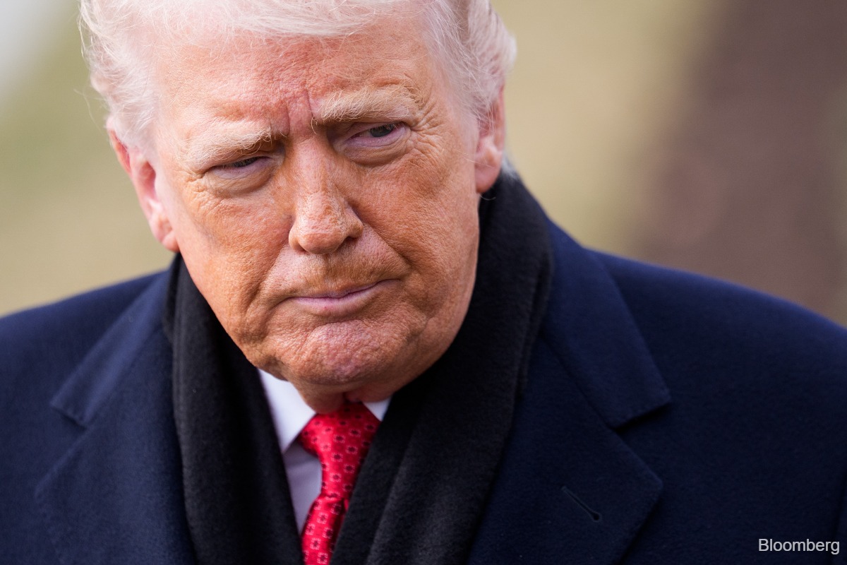 Dollar faces pressure from Trump&rsquo;s fresh tariff threat to Europe