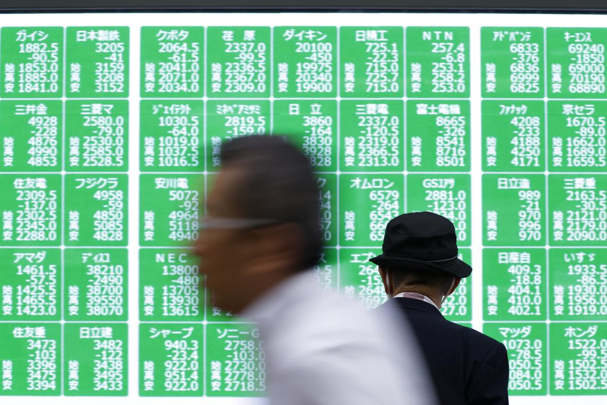 Asian stocks rise, led by technology, oil gains