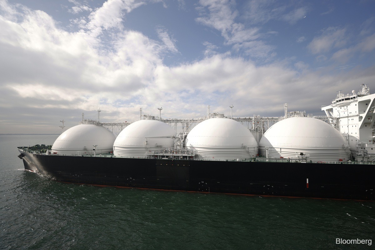 Indonesia asks LNG, crude oil producers to prioritise domestic market, regulator says