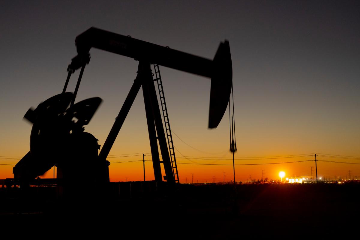 Photo: Theedgemalaysia Oil heads for weekly gain as Middle East supply risks persist