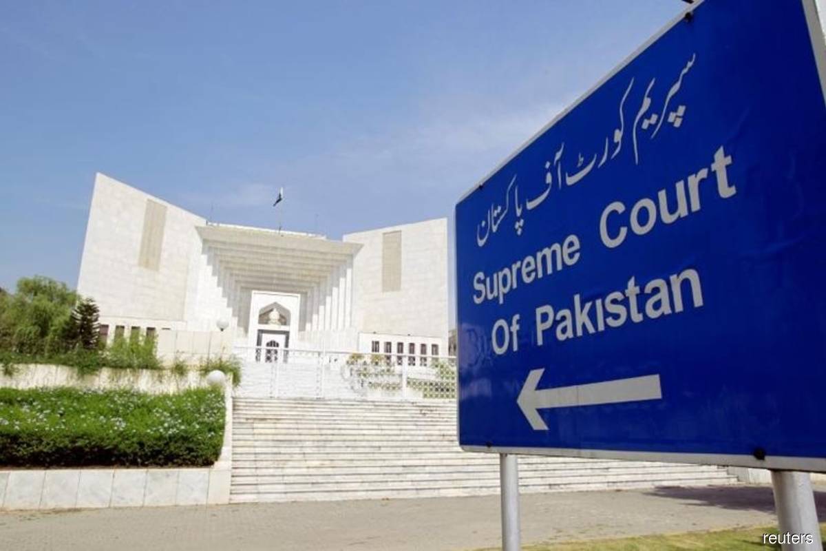 Pakistan court scraps Khan election plan, boosts opposition
