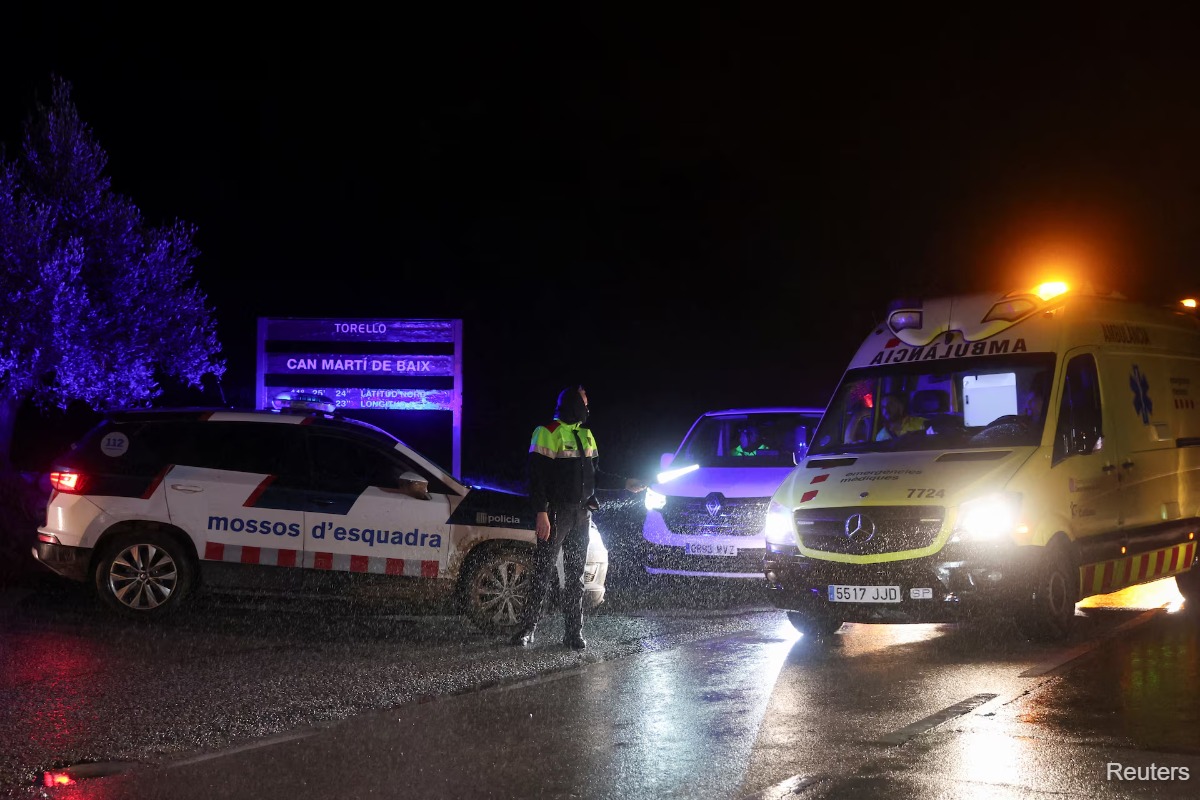 Commuter train derails near Barcelona; driver dead, four badly injured