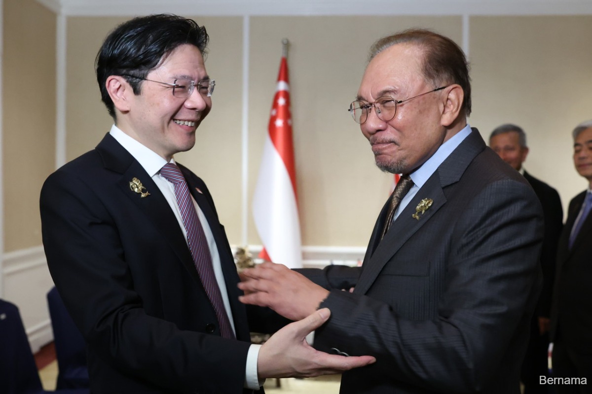 Anwar holds bilateral meetings with Singapore, Laos counterparts