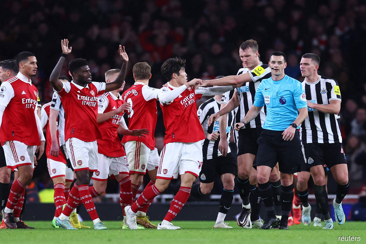Leaders Arsenal held by rock-solid Newcastle