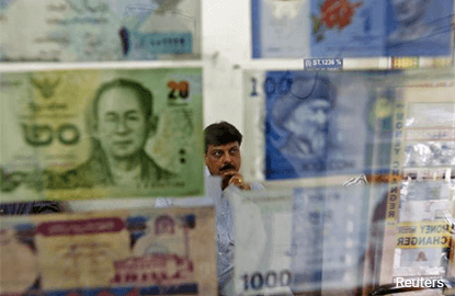 Asian currencies sag, Philippine peso hits 10-year low