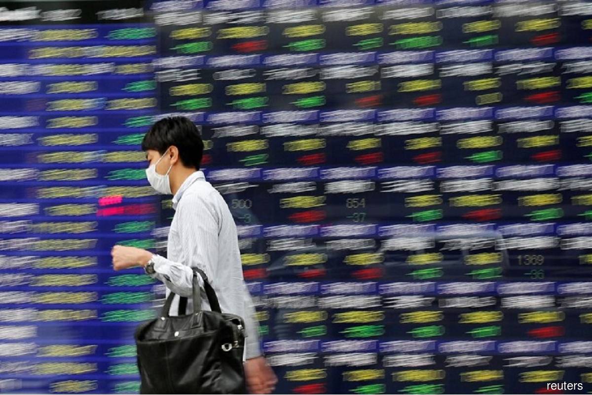 Asian stocks mixed, European futures flat on rate hike worries