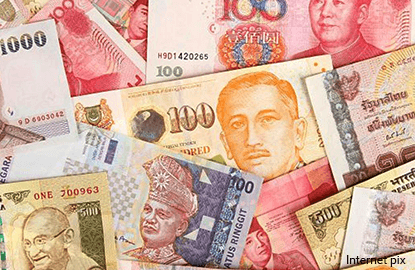 Asia FX sentiment weakens, Philippine peso bearish bets rise