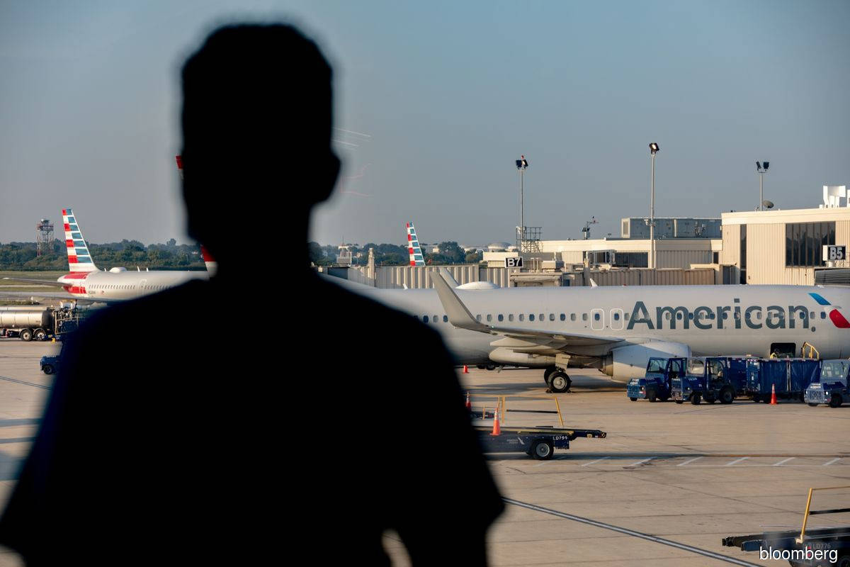 American Air says workers must be fully vaccinated by Nov 24