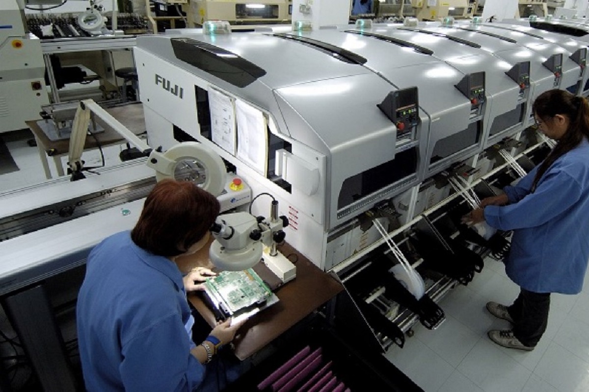 Singapore's manufacturing activity expands for second month in August
