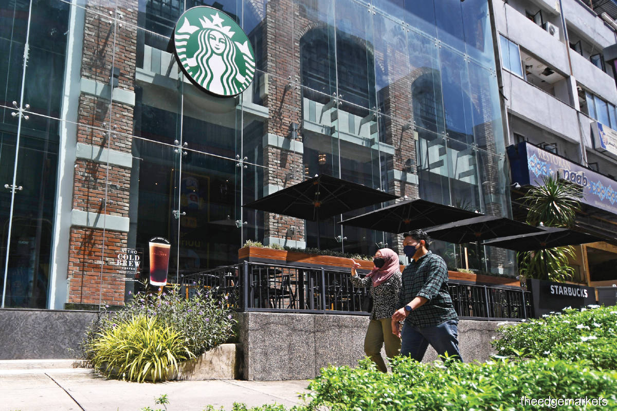 Starbucks Malaysia’s gross margin of about 50% is an indication of strong sales in outlets. BFood is the franchise operator of Starbucks Malaysia. (Photo by Low Yen Yeing/The Edge)