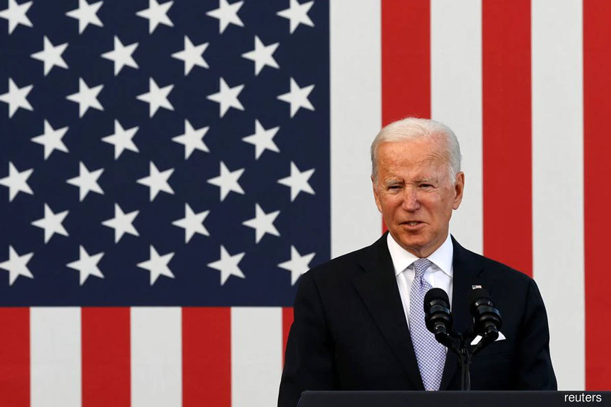 Biden expects gasoline prices to fall in 2022