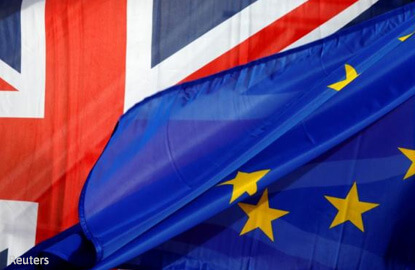EU offers pre-Brexit trade talks, tough on transition