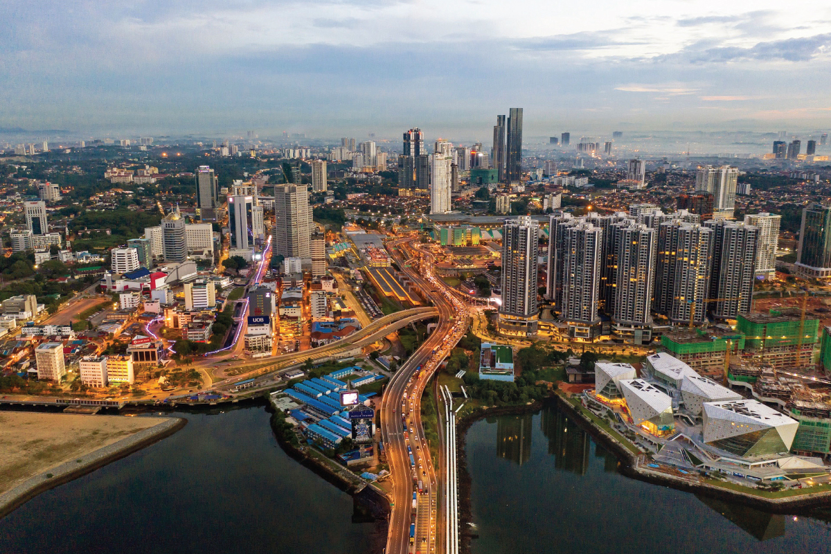 Based on 3Q2020 data, there are about 100,000 units of high-rise residences (condominiums and serviced apartments) in future supply (Photo by Bloomberg)