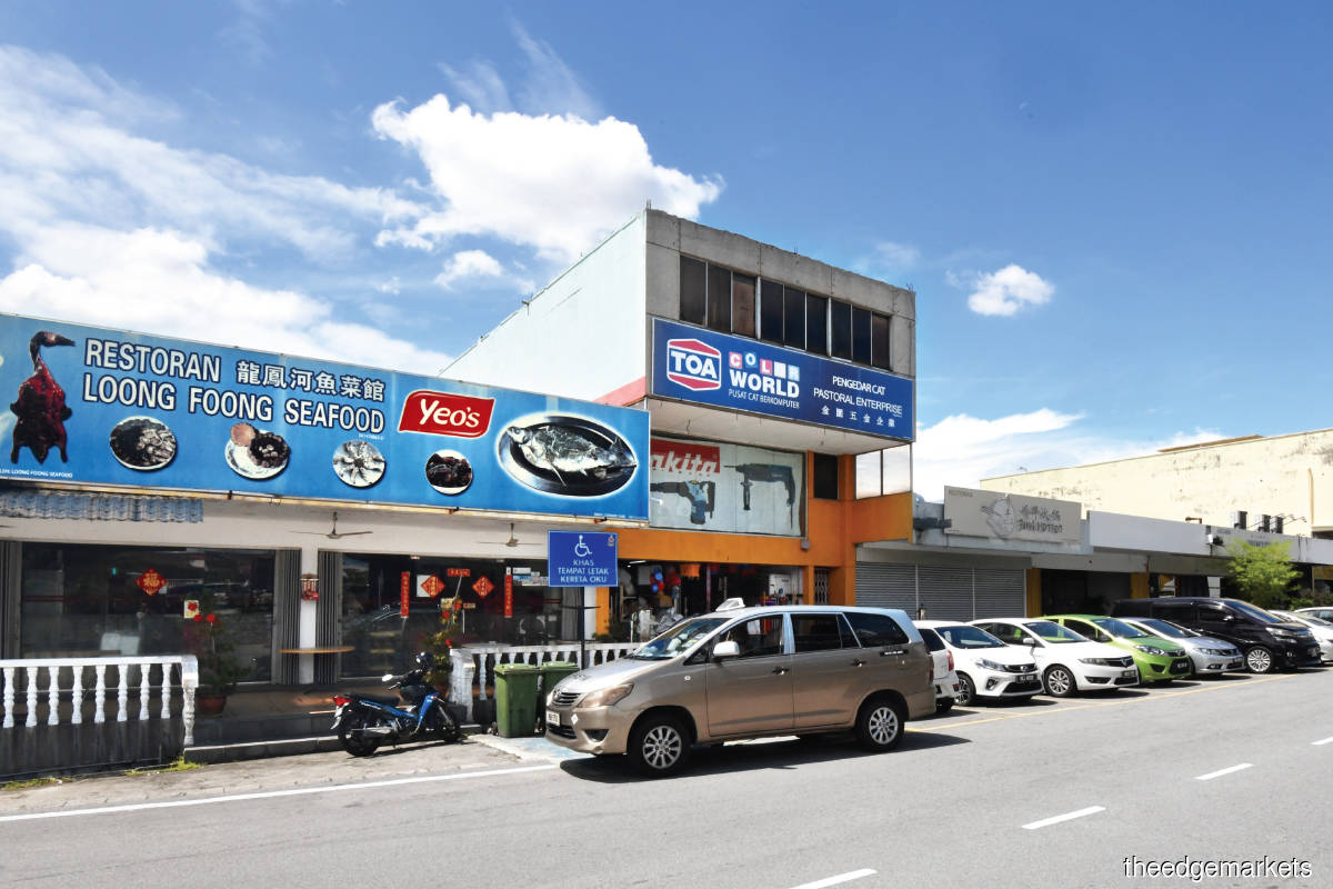 Jalan 20/13 is home to a mix of trendy eateries and cafés interspersed with conventional businesses such as car workshops, air-conditioner repair shops and offices (Photo by Patrick Goh/The Edge)