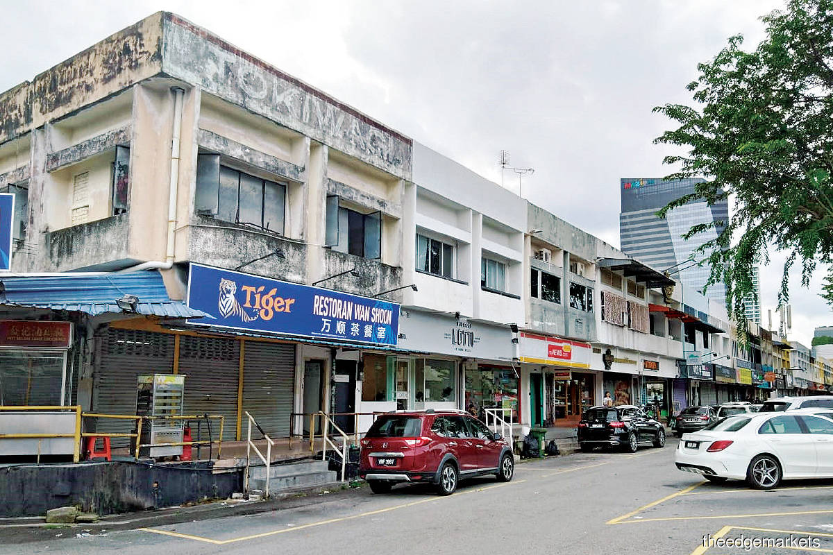 The shoplots in Damansara Kim are almost fully occupied by long-term tenants and there are hardly any units available for rent or sale (Photo by Rachel Chew/The Edge)