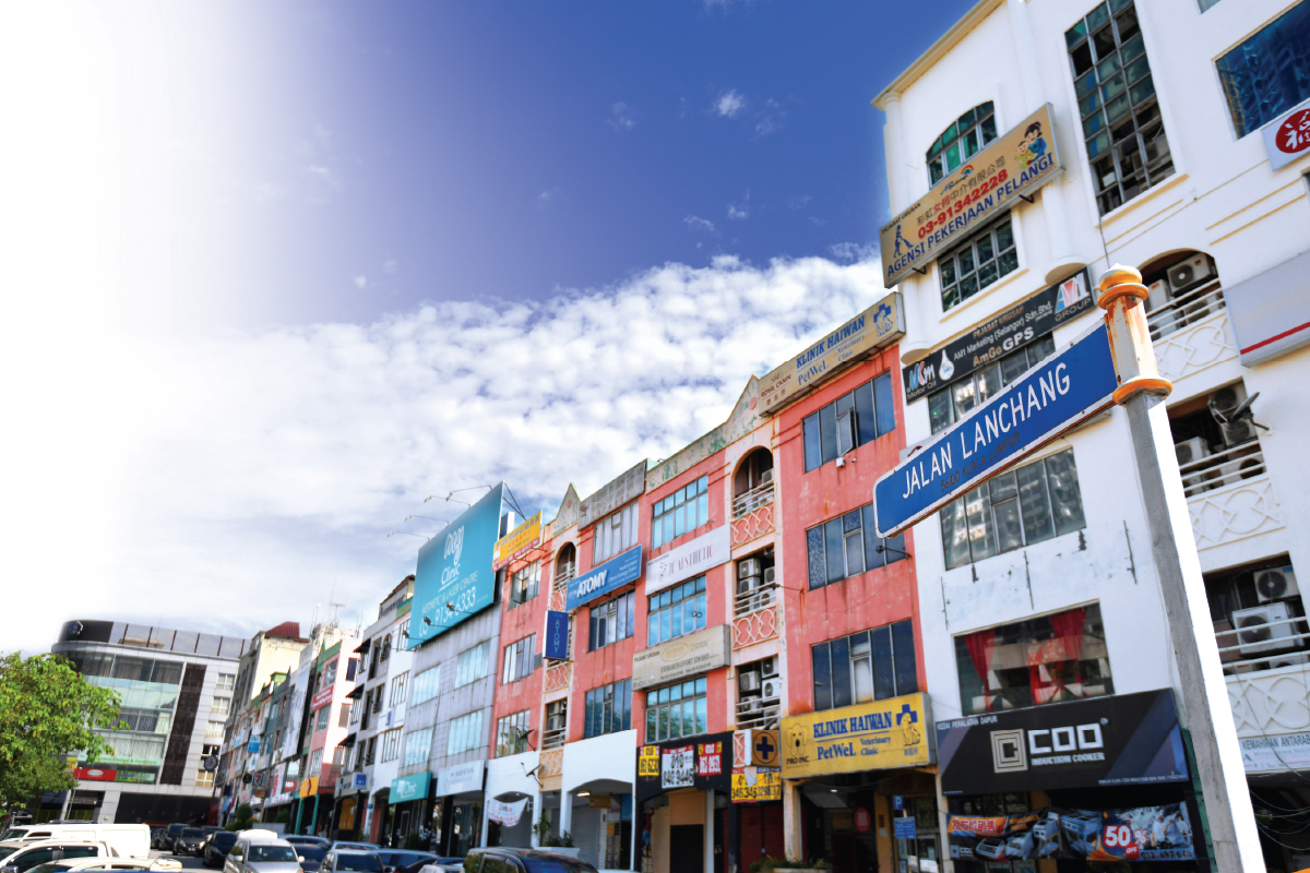 The row of 4-storey shopoffices on Jalan Lanchang comprises mostly a mix of F&B outlets and services on the ground floor (Photo by Low Yen Yeing/The Edge)
