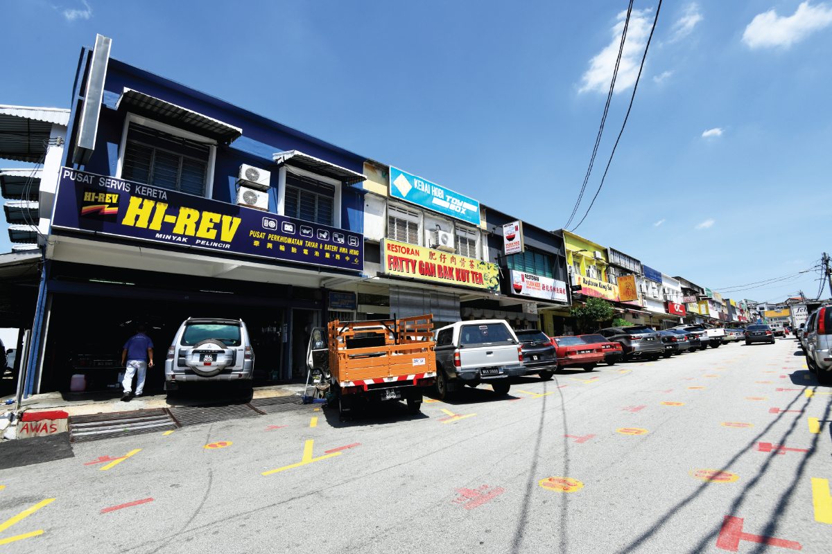 The shops on Jalan 20/16 have recorded high occupancy rates (Photo by Shahrin Yahya/The Edge)