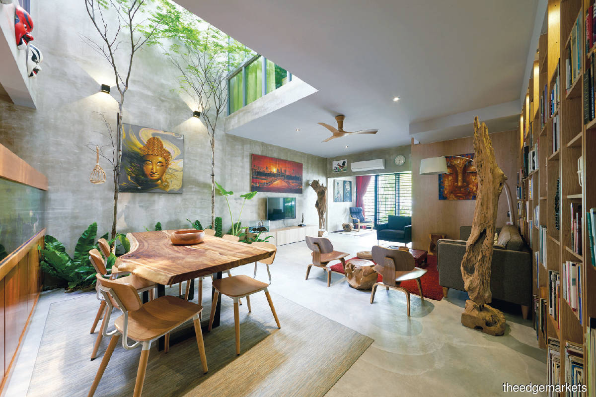 The large and airy interior of The Courtyard House (Photo by O2 Design Atelier)