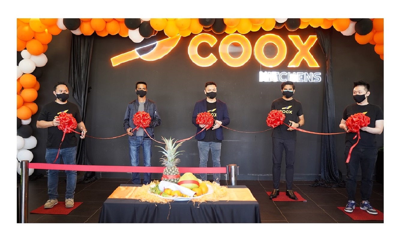 Lee (middle) said that the second location of COOX will be ready in 1H2022.