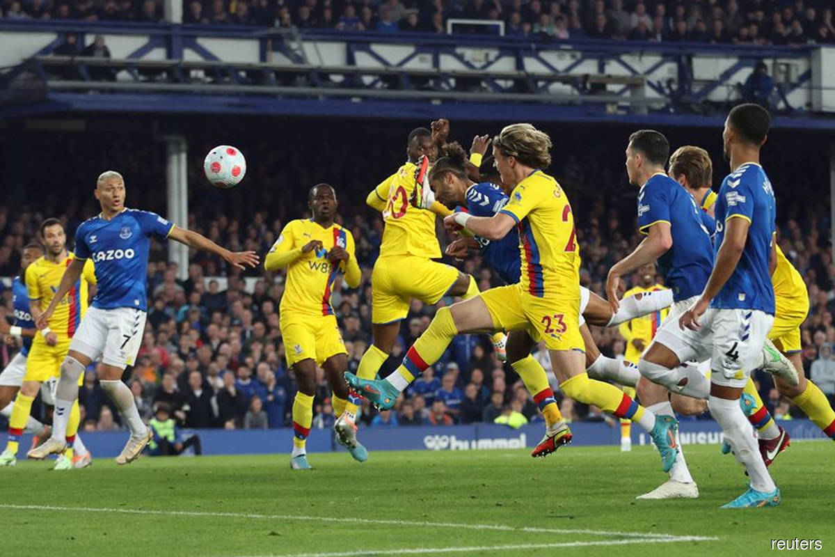 Calvert-Lewin secures Everton survival in epic win over Palace