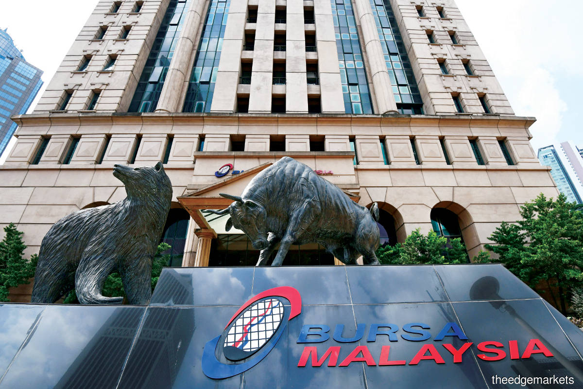 In 1QFY2022 ended March 31, Bursa Malaysia saw a 44% y-o-y decline in net profit to RM67.97 million,  while revenue fell 29% y-o-y to RM165.3 million. (Photo by Low Yen Yeing /The Edge)