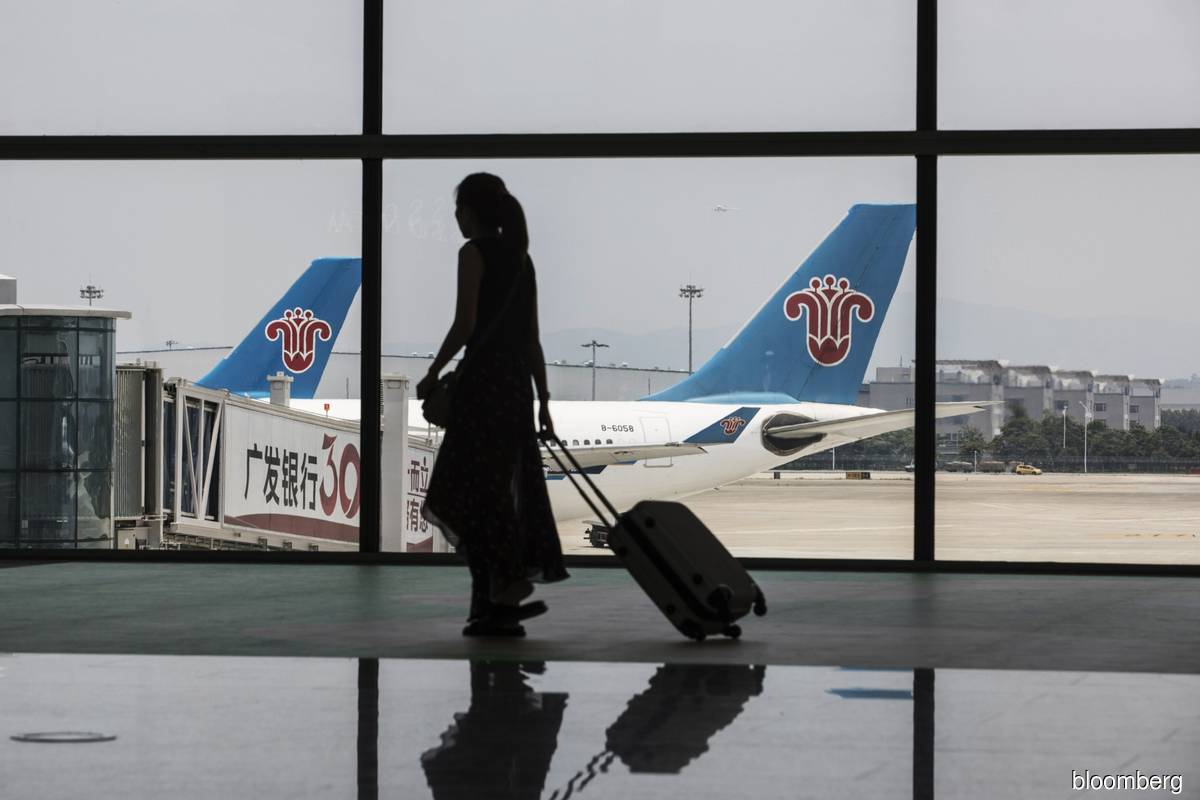 由于海外旅行减少，中国大型航空公司全年亏损