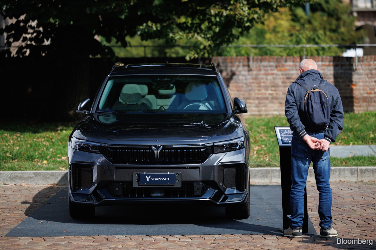 China EV maker Voyah drops 13% in HK debut without fresh funds