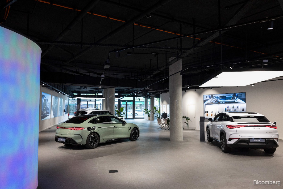 China takes record 12.8% share of Europe&rsquo;s EV market in November