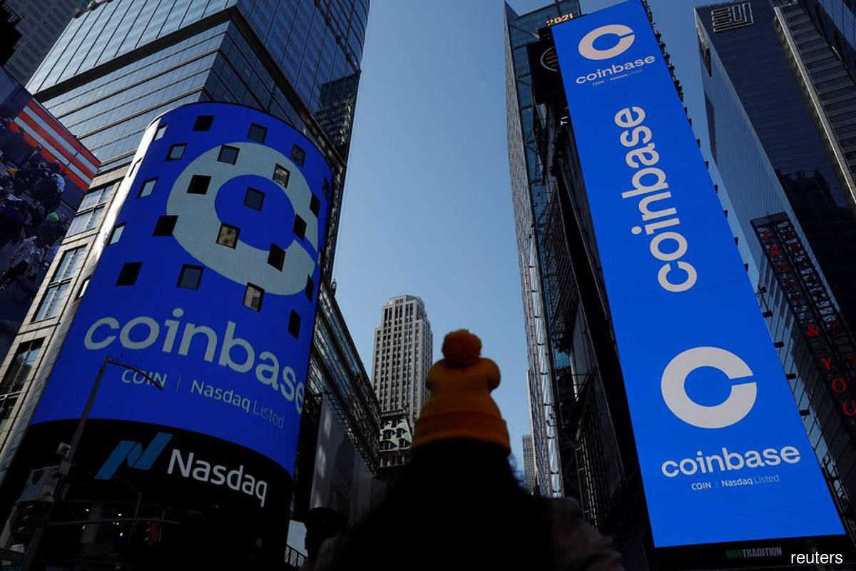 Coinbase falls short on revenue as trading volumes slump 30%