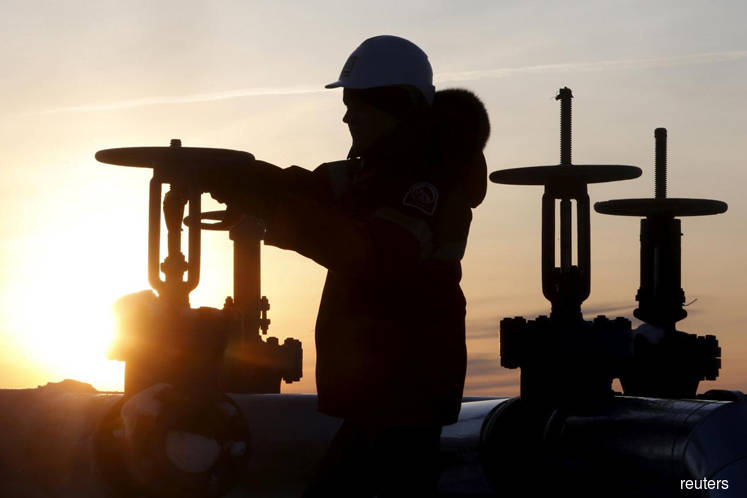 Oil prices climb as U.S. economic data lends support