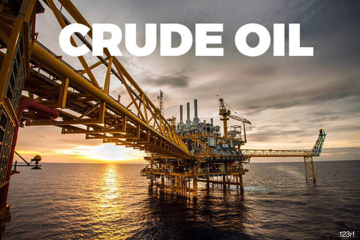 Oil plunges 5% as coronavirus cases surge, United States crude stockpiles swell