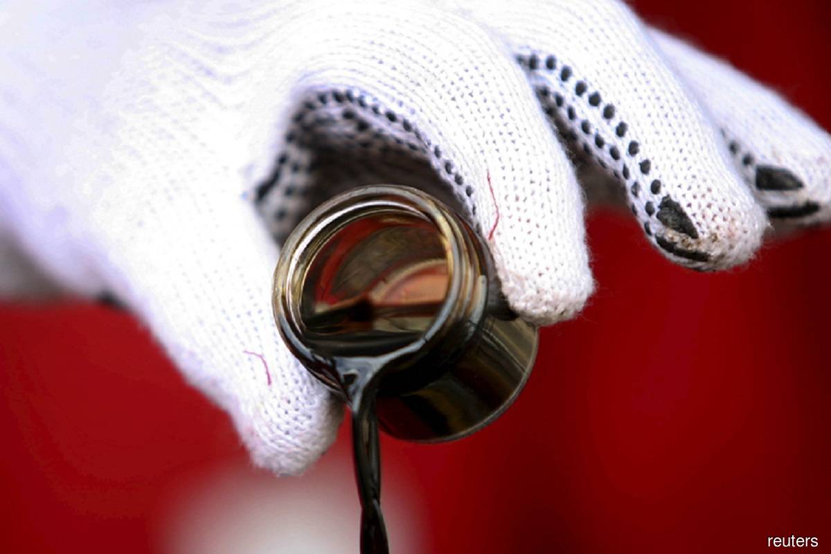 Saudis raise oil prices to near record as demand seen robust