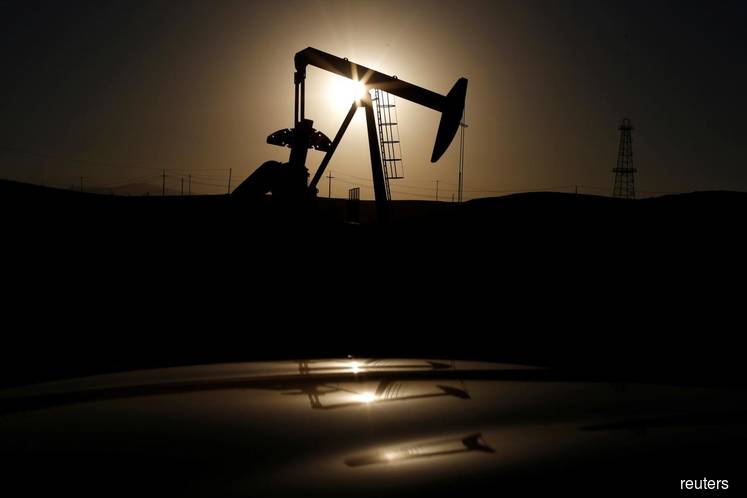 Oil prices rise 1 percent ahead of U.S. sanctions against Iran