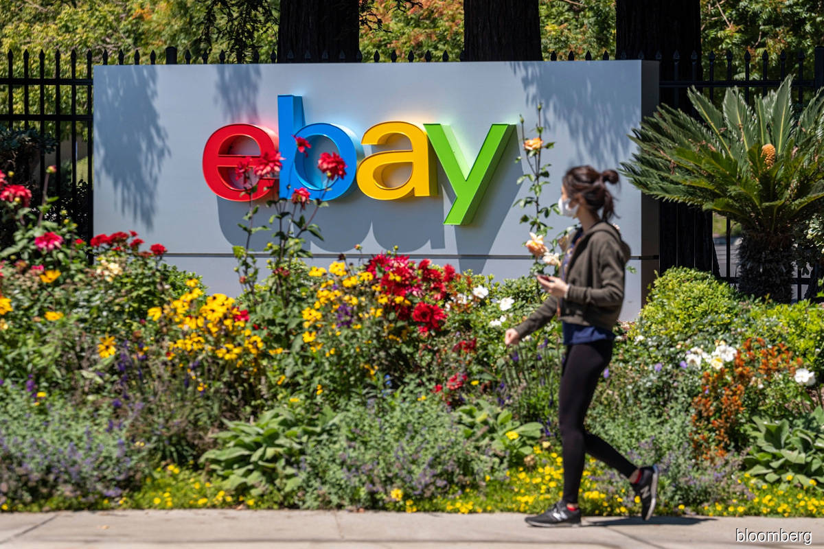 EBay gives outlook suggesting sales comeback will take longer