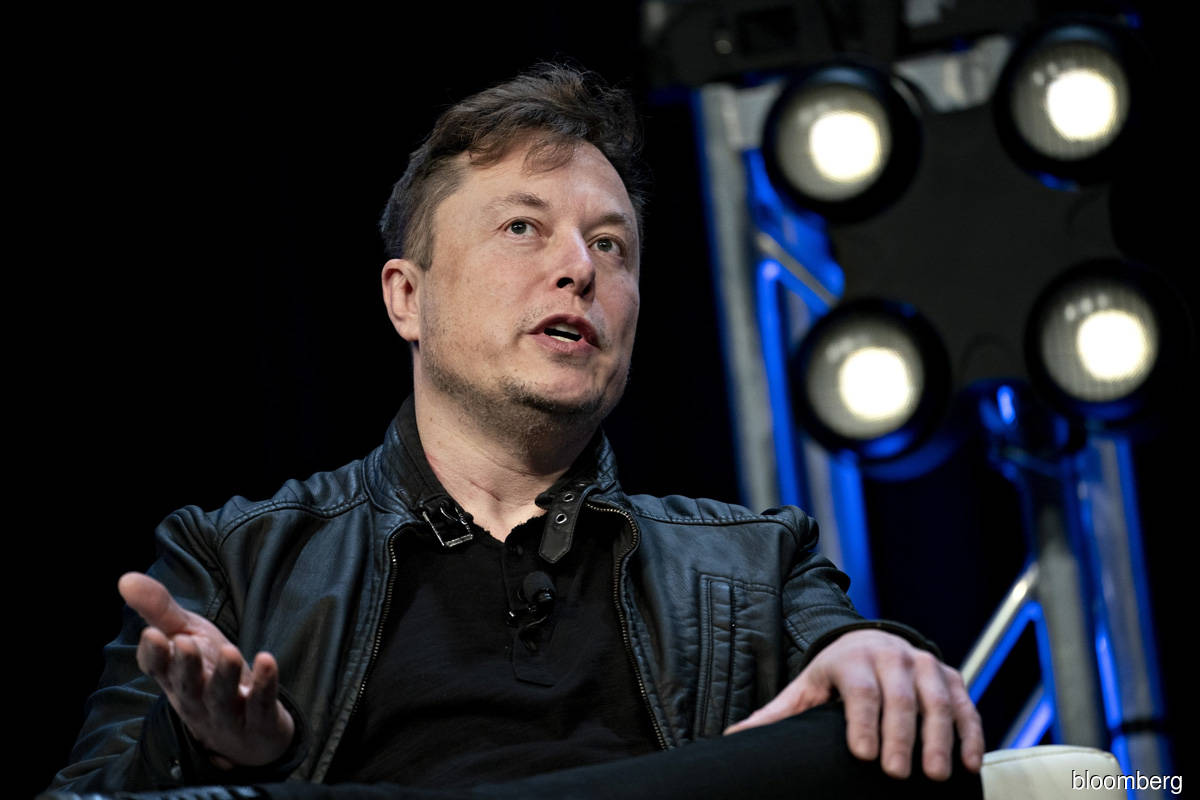 Musk open to buying Silicon Valley Bank and turn Twitter into a digital bank