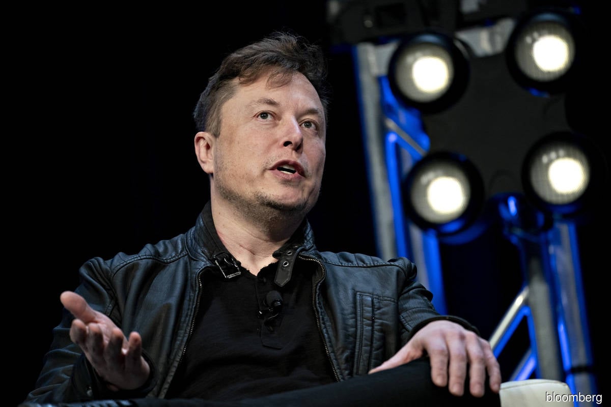 Elon Musk sees US$4 tril cost to stick with fossil fuels