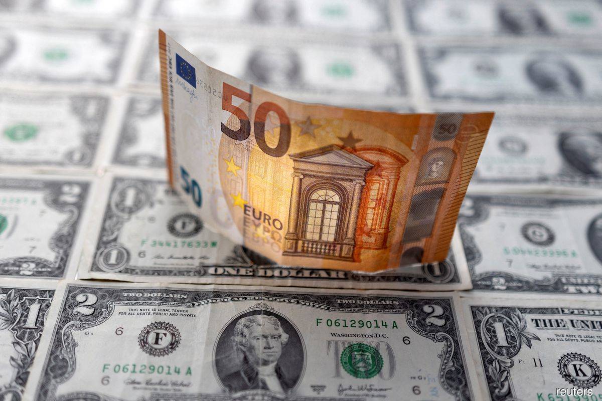 Euro slumps to two-decade low, oil tumbles as recession fears intensify