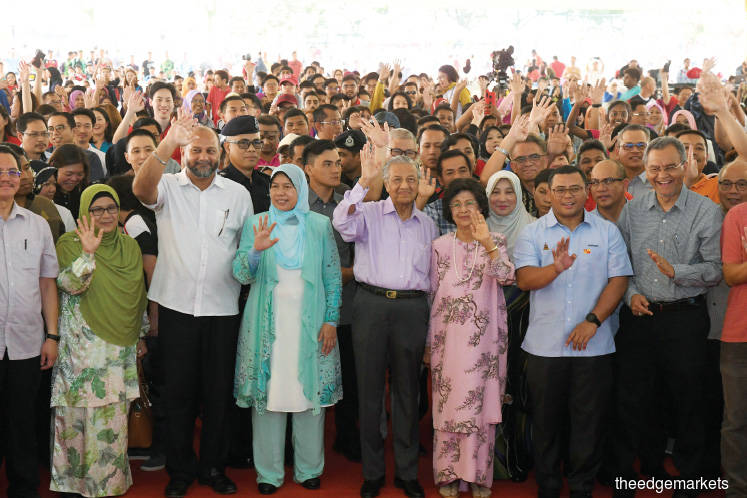 Huge turnout at the launch of Dasar Komuniti Negara by PM