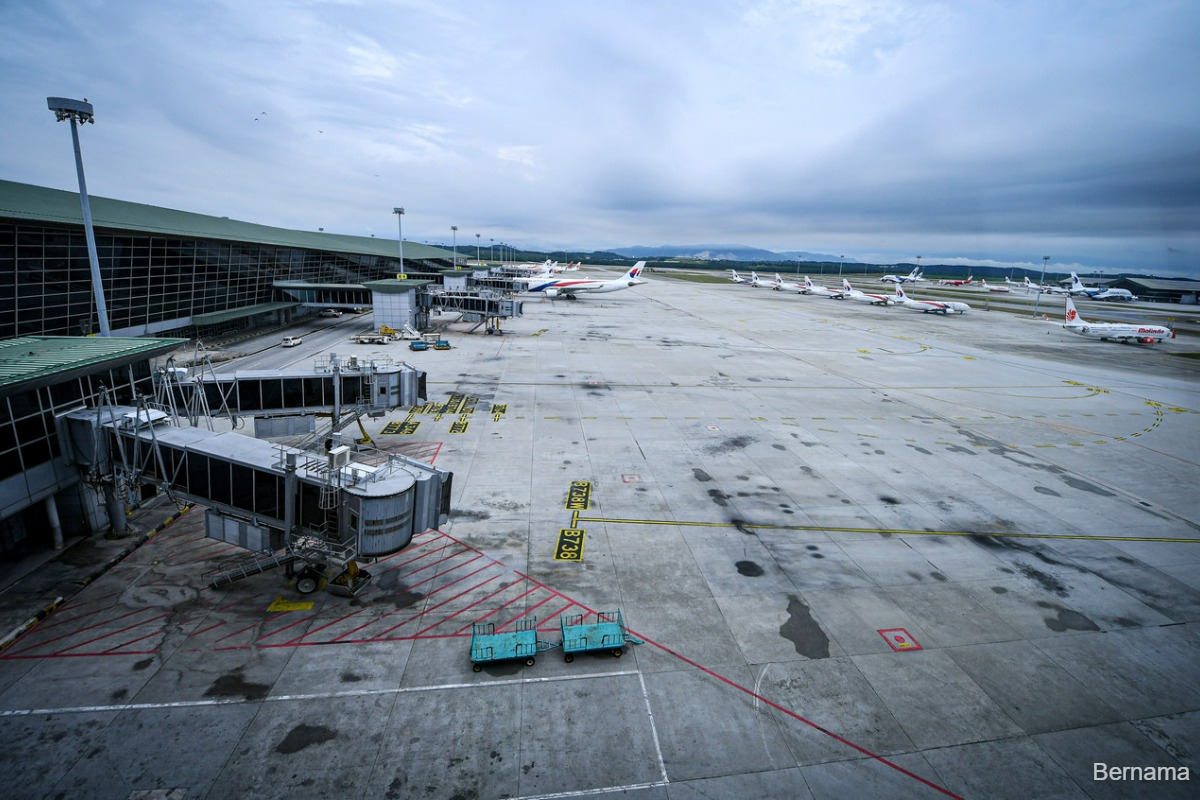 Photo: The Edge Malaysia Runway Closure Following Aircraft Tyre Burst