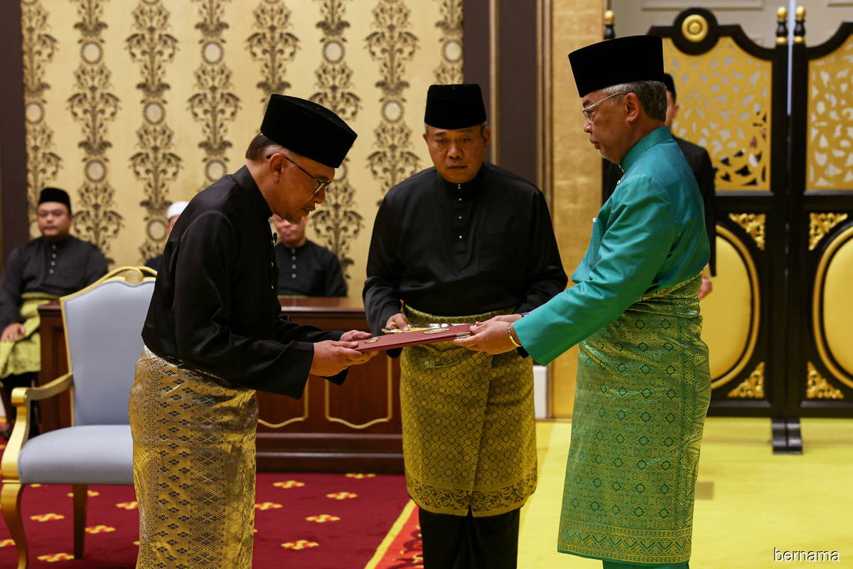 Anwar sworn in as 10th prime minister of Malaysia