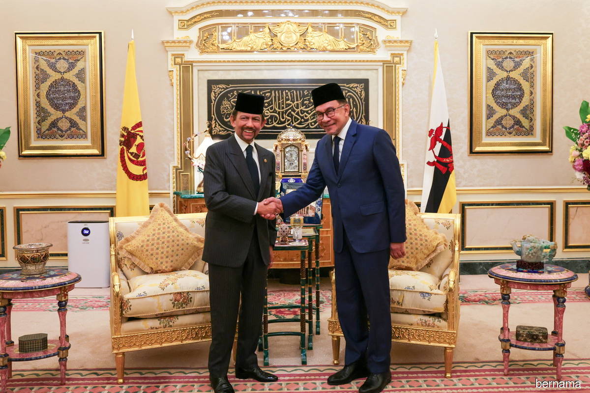 Anwar granted an audience with Sultan Hassanal Bolkiah of Brunei