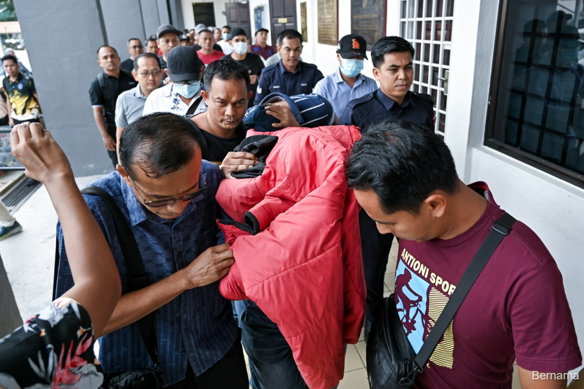 Five prison wardens plead not guilty to injuring inmates