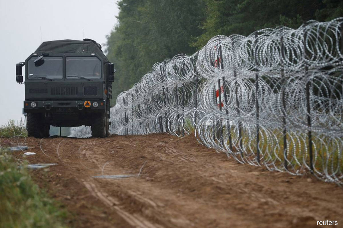 Ukraine builds wall on border with Belarus — presidential adviser