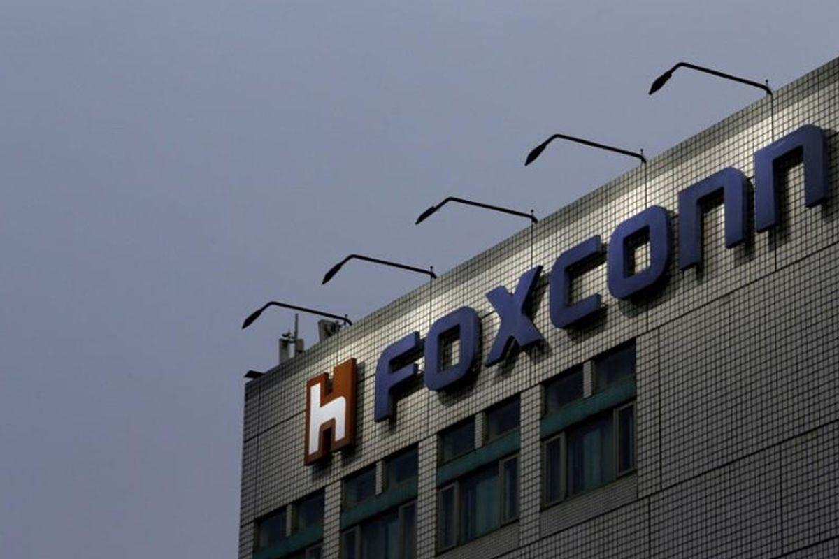 Foxconn seen risking 20% sales drop in worst-case Covid shutout