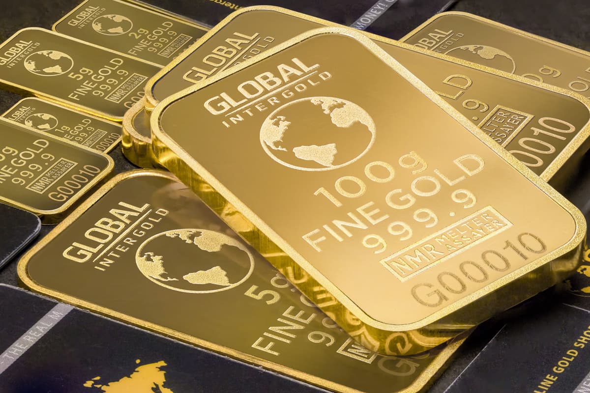 Gold sinks to more than two-year low on stronger dollar, Fed concerns - The Edge Markets