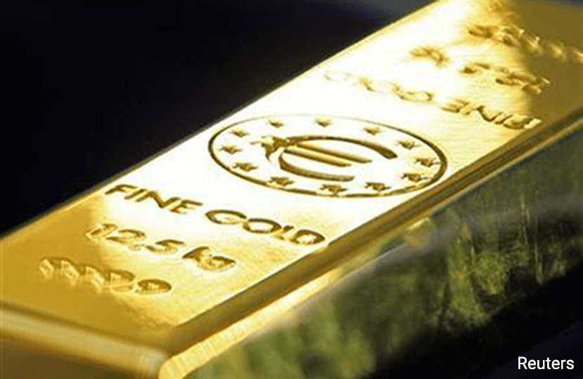 Gold coasts along as stocks perk up, possible Fed hike delay supports