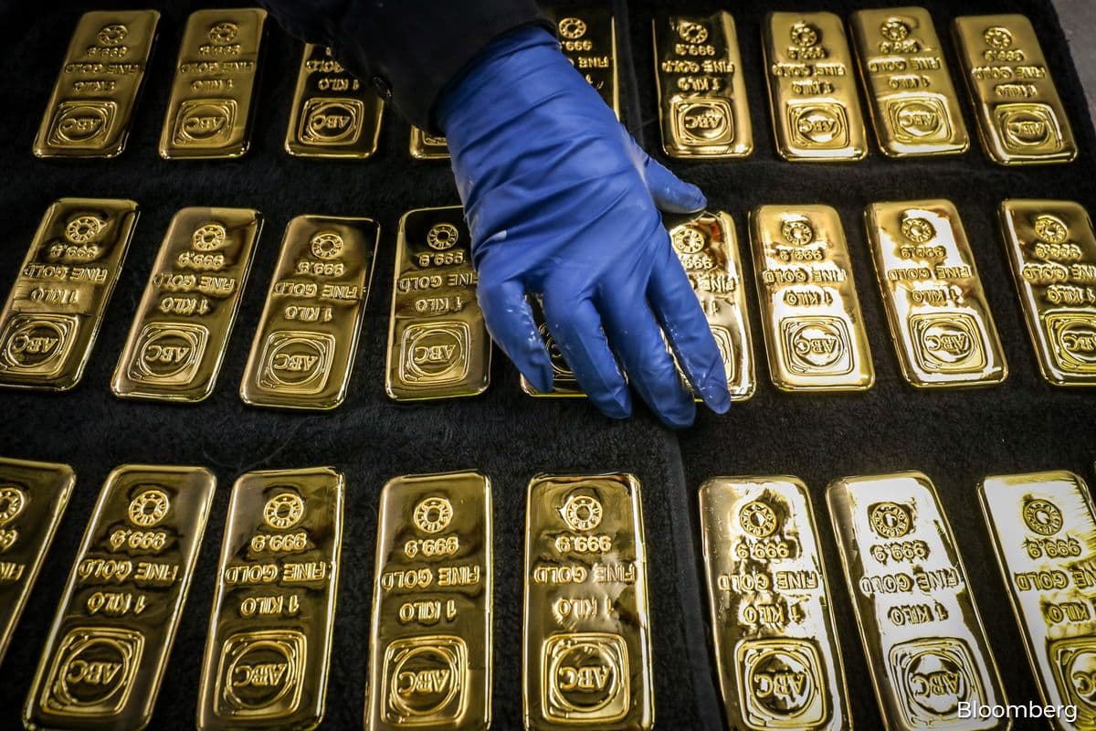 Gold retreats as cautious investors eye central banks' next move